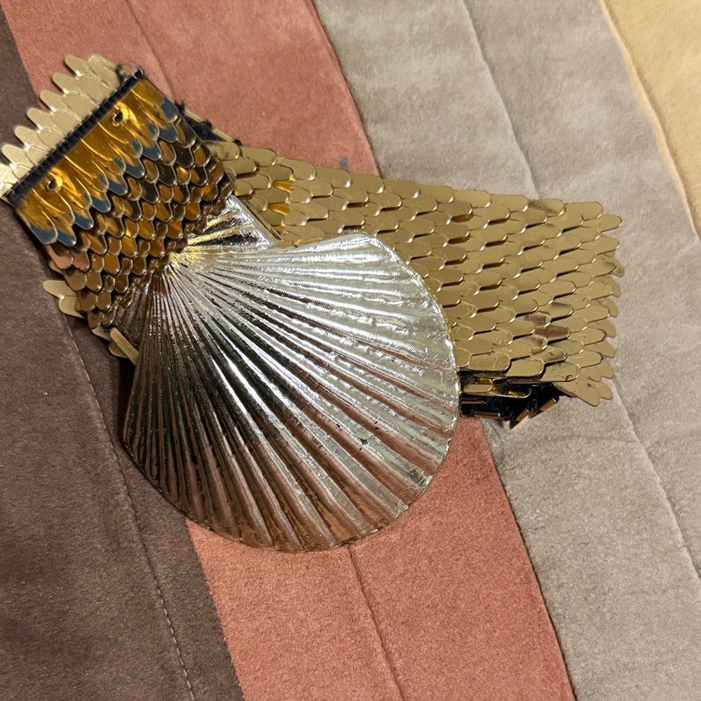 Gold Shell-Detail Stretch Waist Belt - Women Accessories - Picture 6 of 13
